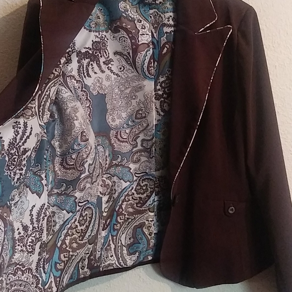 A 2pc pants suit - Picture 2 of 4